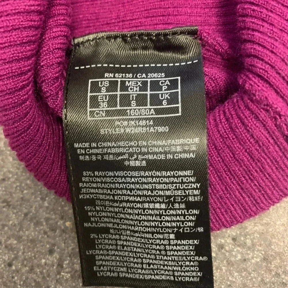 Guess Ribbed Knit Light Sweater Size Small - Picture 4 of 5
